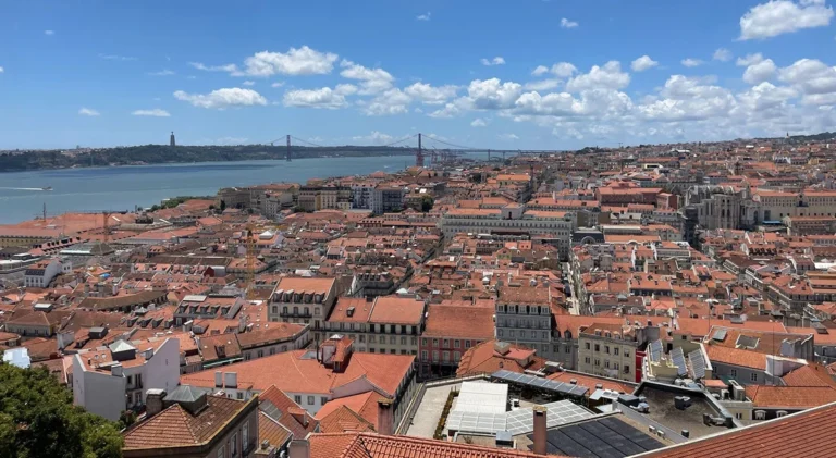 Preços da habitação aceleram no último trimestre de 2025.